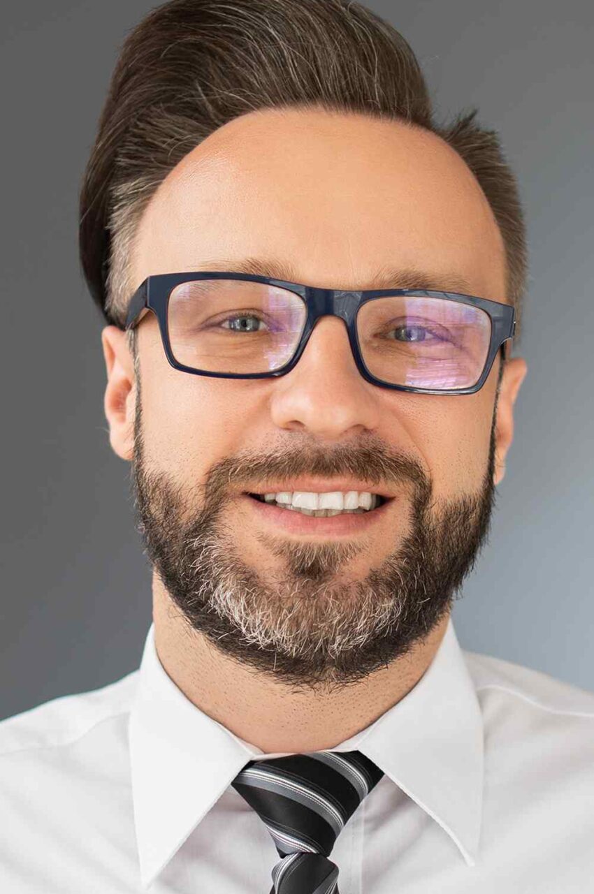 https://www.kvastechnologies.com/wp-content/uploads/2019/02/team_02-850x1280.jpg